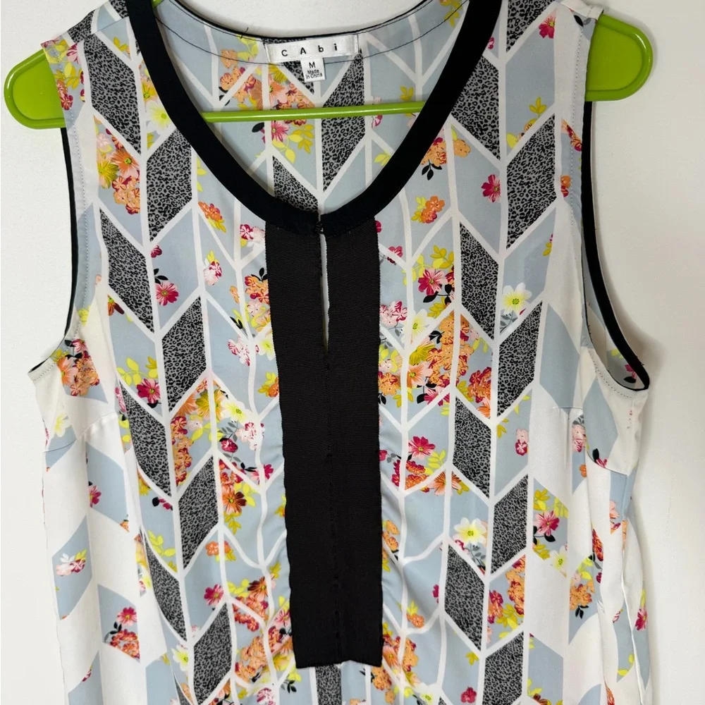 CAbi Multicolor Geometric Floral Sleeveless Lightweight Blouse Size Medium - Picture 4 of 14